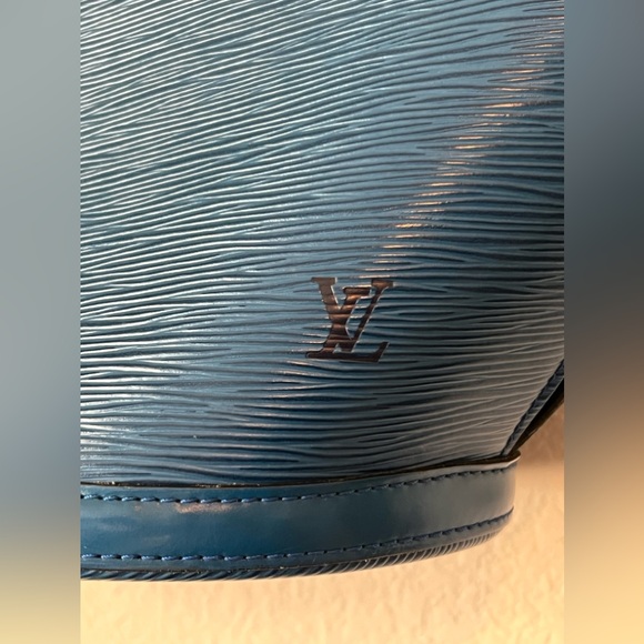 Louis Vuitton St.Jacques Blue Epi Leather GM Tote Bag Pre-Loved - Picture 8 of 17